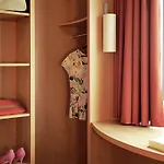 Ibis Hotel 2*