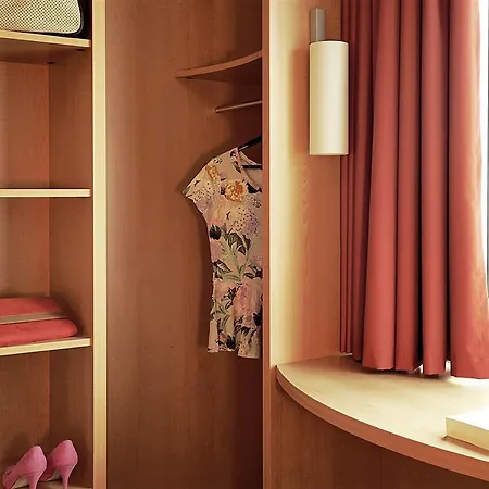 Ibis Hotel 2*